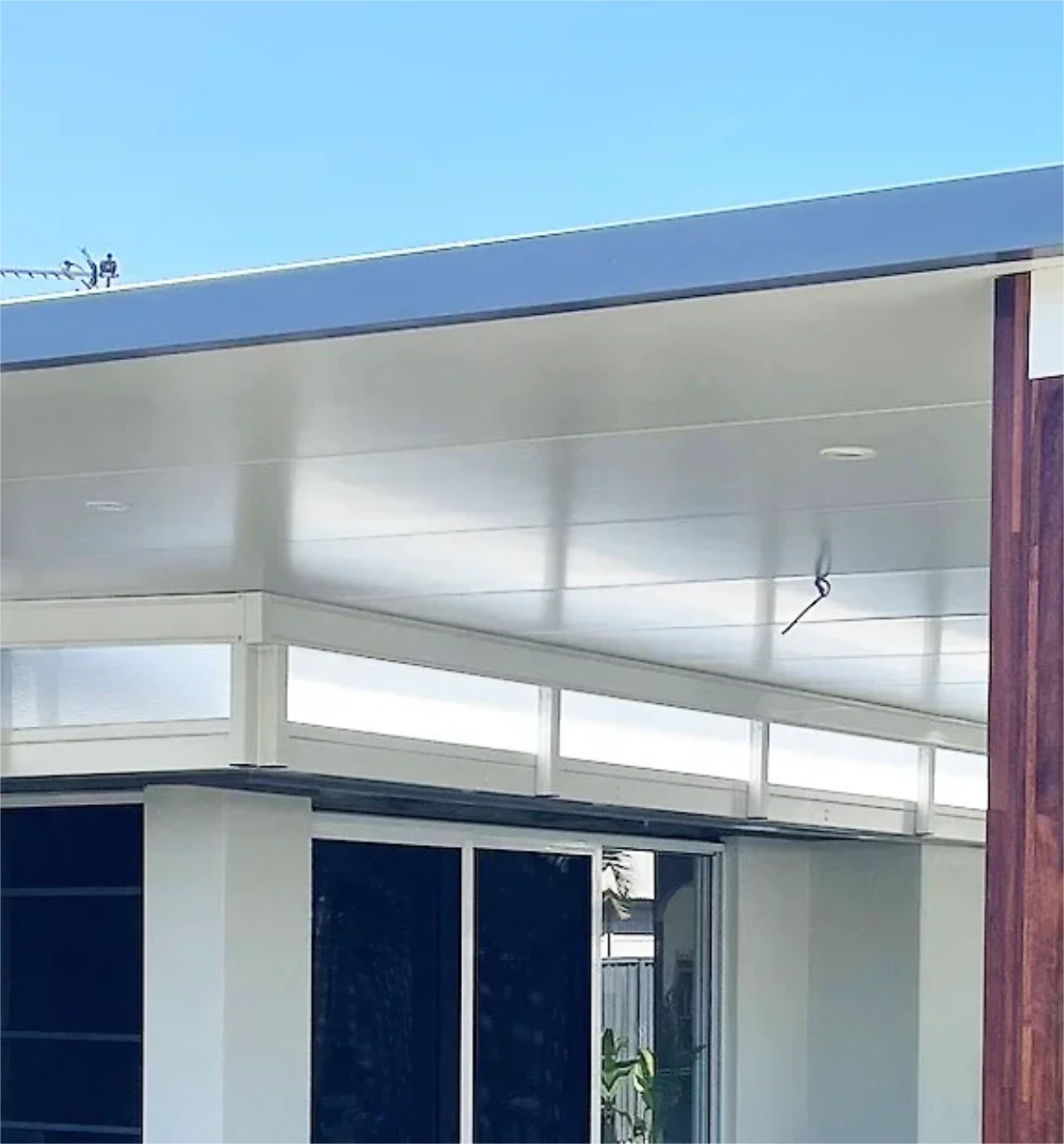 Box gutter flyover patio showing the raised roof and open sides